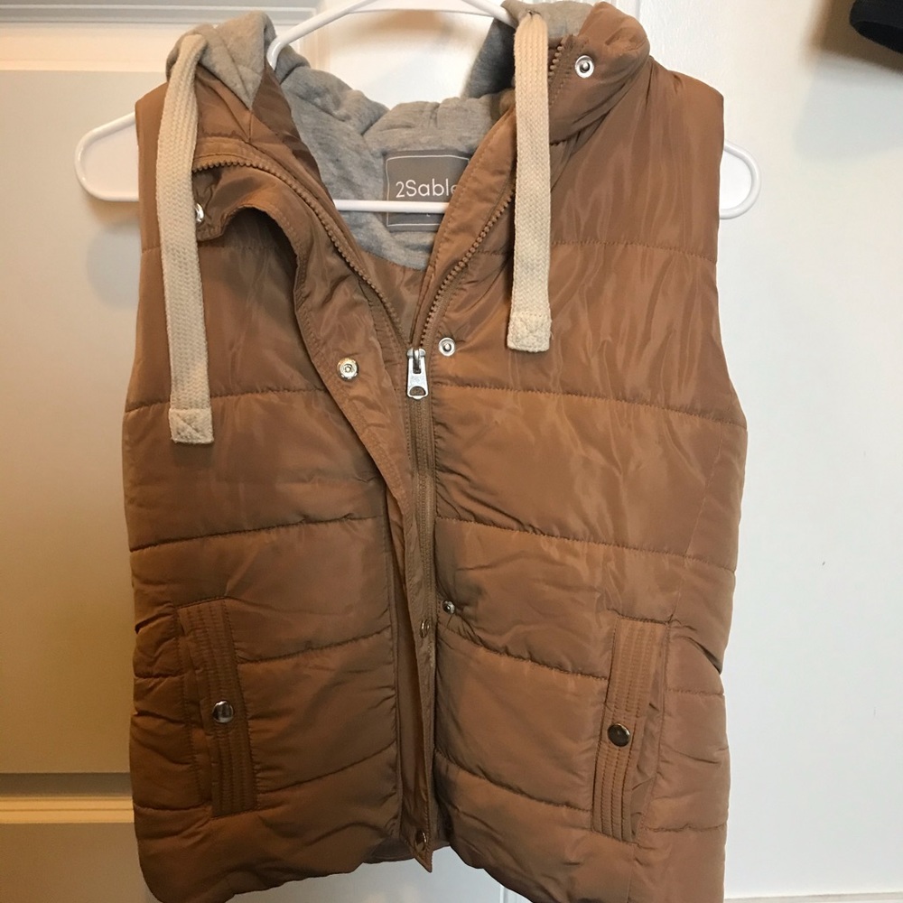 Boutique puffer vest with hood